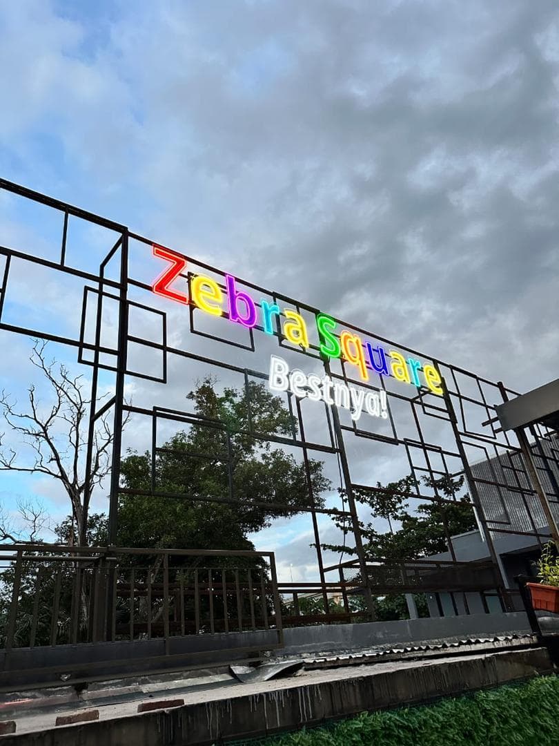 3D outdoor neon signage for business branding.