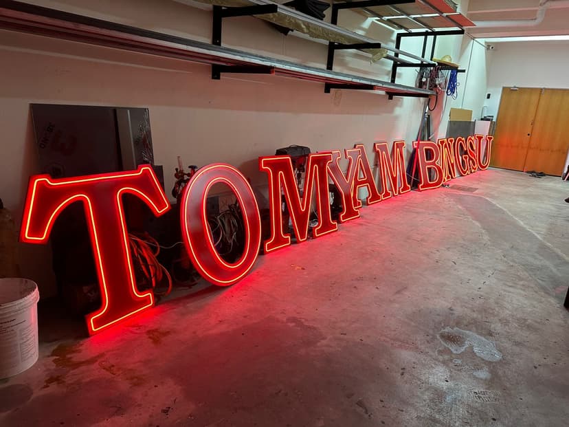 3D outdoor neon signage for business branding.