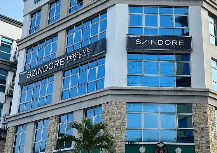 3D Box Up Frontlit Signboard for Szindore Perfume